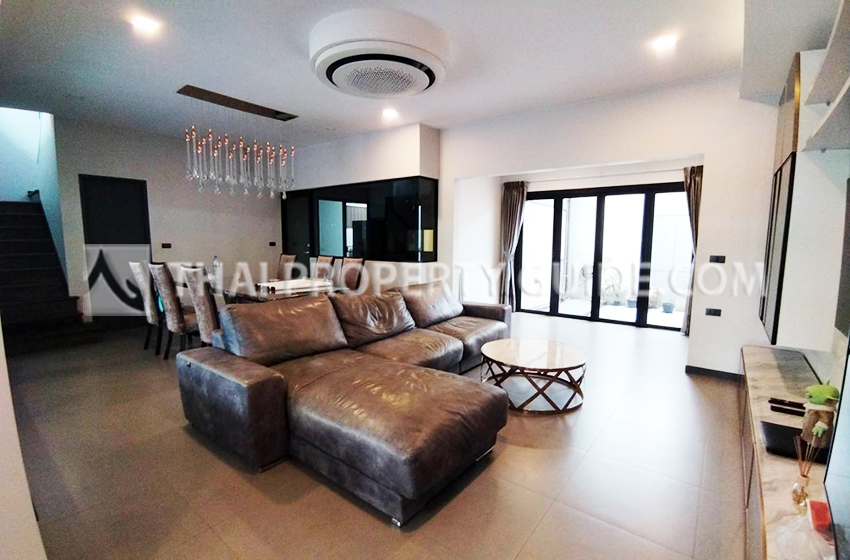 House with Shared Pool in Bangnatrad